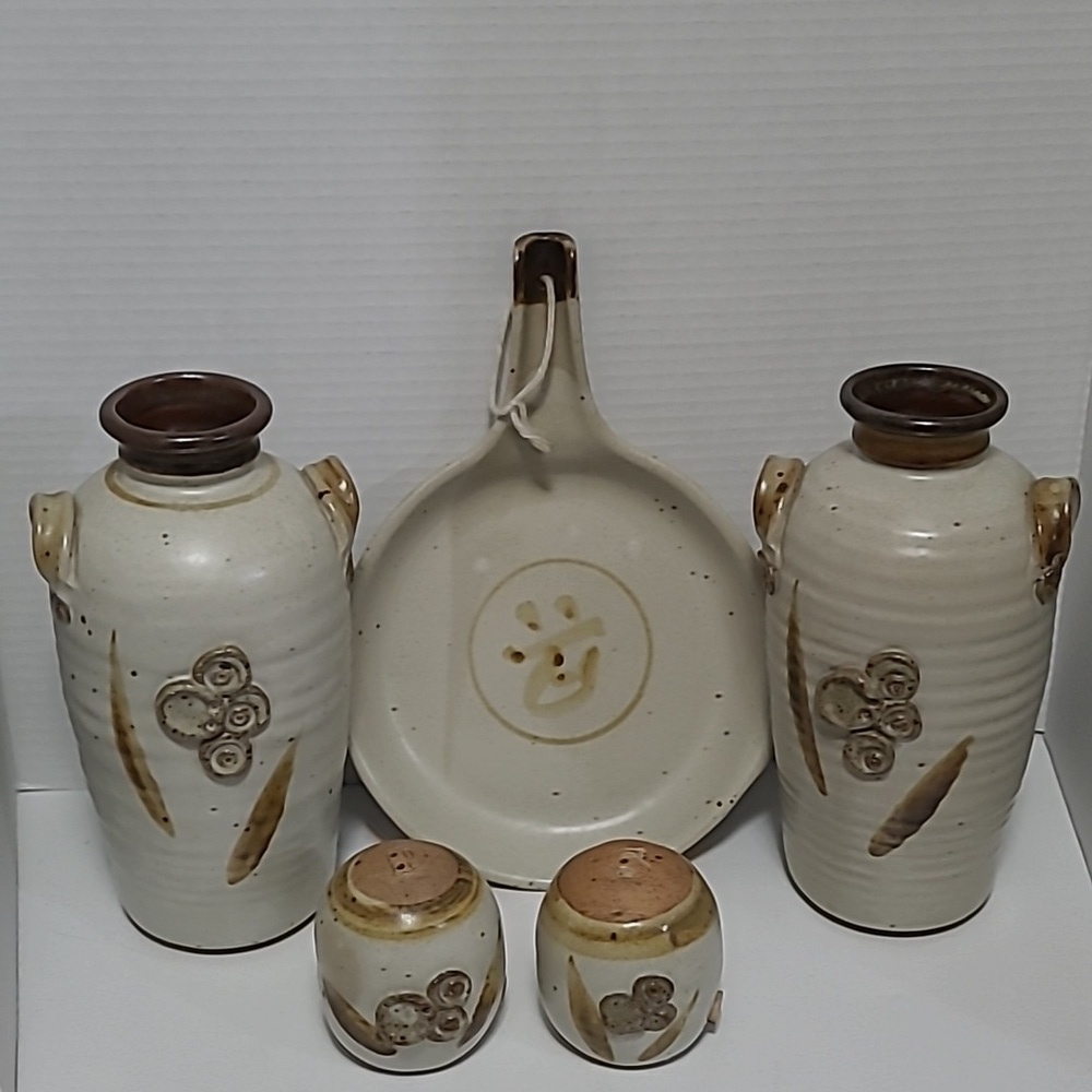 🏺80's Art pottery vases,plate with salt & pepper shakers signed